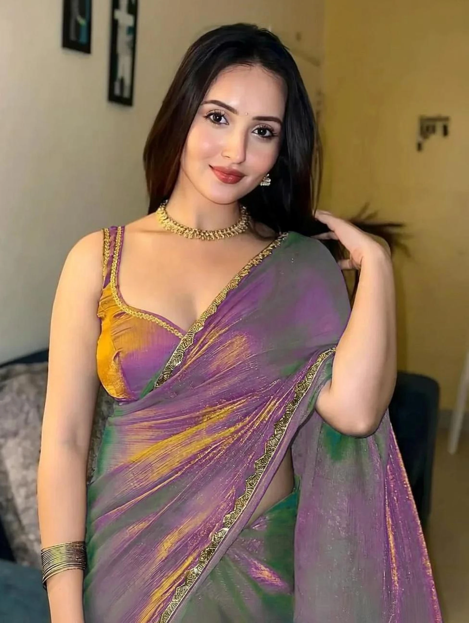 free-stylish-looking-saree-pd-cloth-villa-unstitched-resized-original-imahcrn5t83yztds